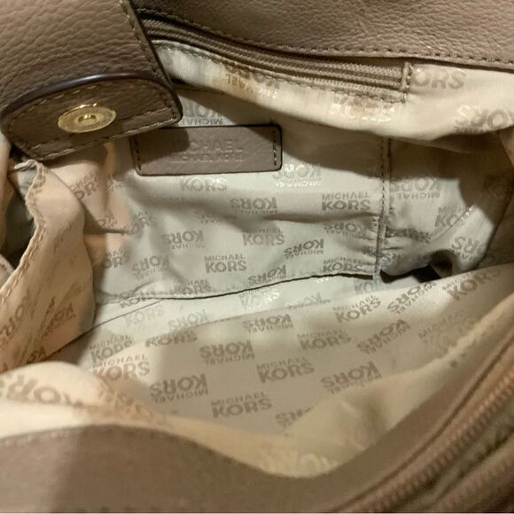 Authentic Michael Kors Hamilton Satchel Beautiful taupe "Dark Dune"color soft - Picture 13 of 16
